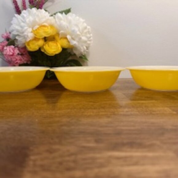 Vintage Phoenix Sprayware Yellow Glass Bowls Set British MCM Opaline Mixing Bowl - Picture 6 of 9
